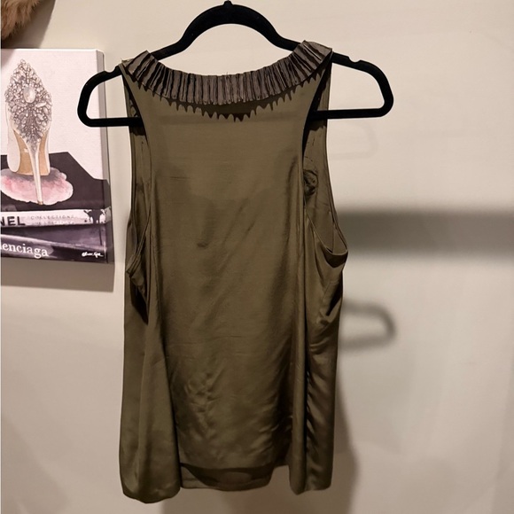 Cynthia Steffe 100% Silk Olive Green sleeveless blouse Size 10/Medium MSRP &195 - Picture 8 of 10